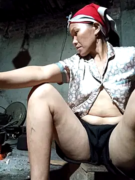 Snapshot of TinTin321 chatting on 11.08.25 TinTin321 online show from 11.08.25