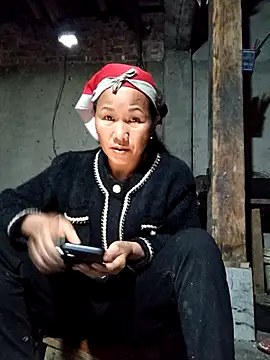 Snapshot of TinTin321 chatting on 11.19.25 TinTin321 online show from 11.19.25