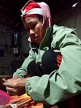 Snapshot of TinTin321 chatting on 11.20.25 TinTin321 online show from 11.20.25