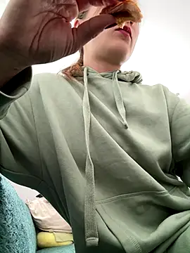 Snapshot of IsabellaEtha chatting on 09.29.25 IsabellaEtha online show from 09.29.25