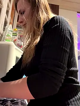 Snapshot of IsabellaEtha chatting on 10.29.25 IsabellaEtha online show from 10.29.25