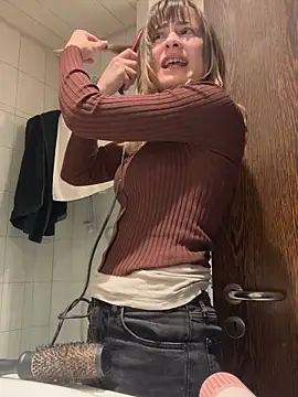 Snapshot of IsabellaEtha chatting on 12.17.25 IsabellaEtha online show from 12.17.25