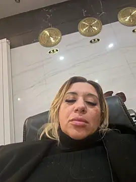 Snapshot of TheeaBlanco chatting on 11.28.25 TheeaBlanco online show from 11.28.25