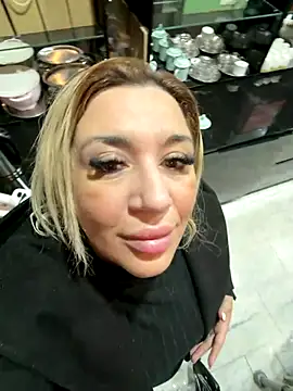 Snapshot of TheeaBlanco chatting on 11.30.25 TheeaBlanco online show from 11.30.25