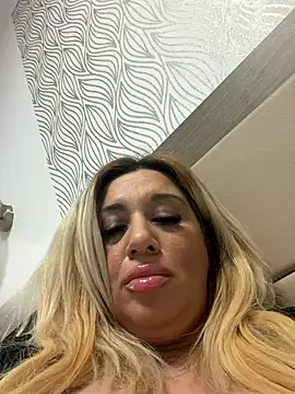 Snapshot of TheeaBlanco chatting on 12.05.25 TheeaBlanco online show from 12.05.25