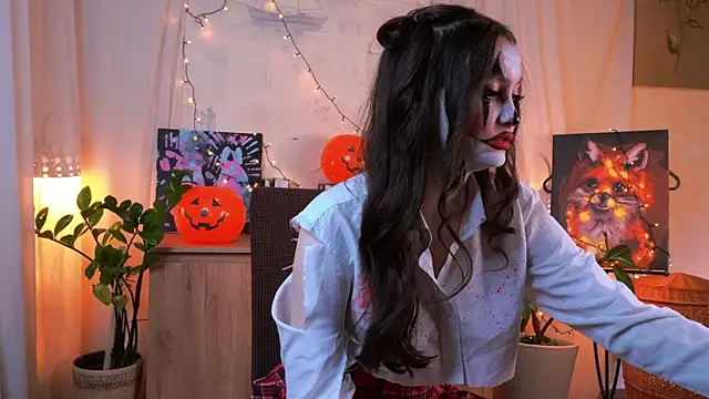 EvaDowe online show from 10.31.25