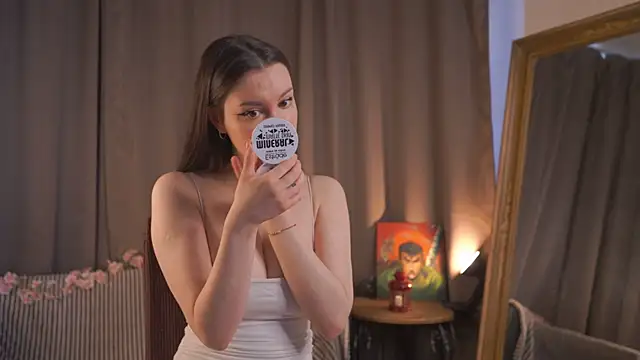 Snapshot of EvaDowe chatting on 04.12.26 EvaDowe online show from 04.12.26