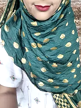 Snapshot of Indian-Aleena chatting on 12.04.25 Indian-Aleena online show from 12.04.25