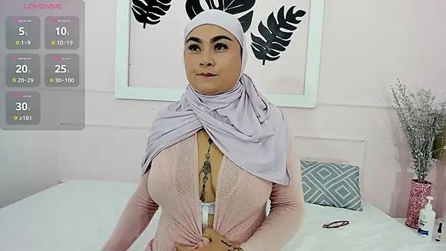 azaharaaa  online show from 09.12.25