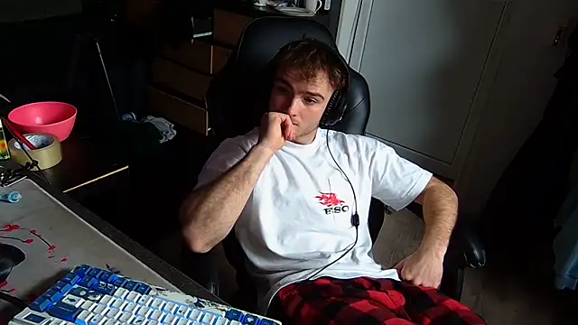 Snapshot of Rudi2007Eye chatting on 04.01.26 Rudi2007Eye online show from 04.01.26