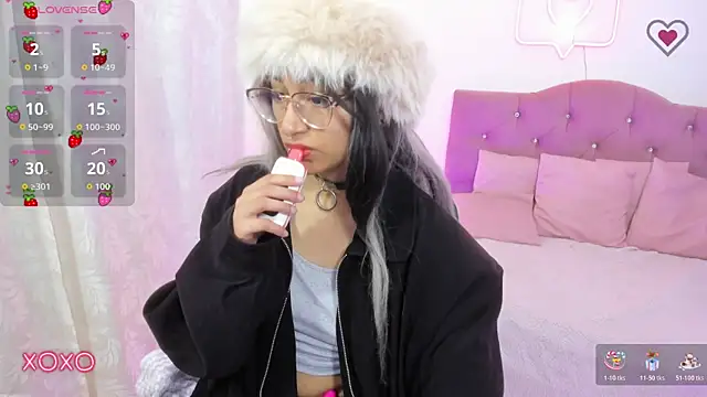 Snapshot of HANNI_TAY chatting on 12.04.25 HANNI TAY online show from 12.04.25