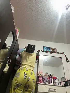 Snapshot of saranghae_ chatting on 10.15.25 saranghae online show from 10.15.25