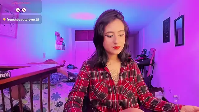 Snapshot of atenea_dragon__ chatting on 09.21.25 atenea dragon online show from 09.21.25