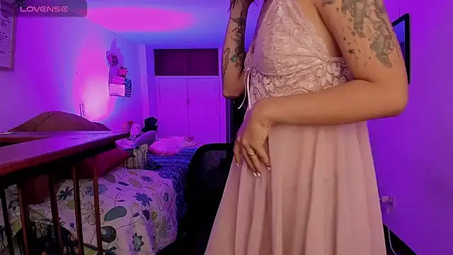 Snapshot of atenea_dragon__ chatting on 11.06.25 atenea dragon online show from 11.06.25