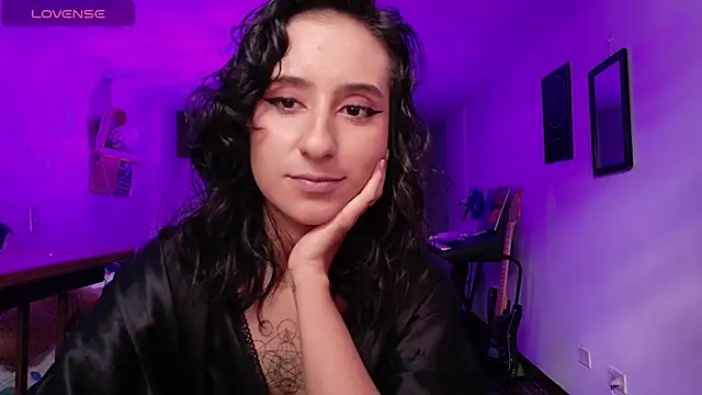 Snapshot of atenea_dragon__ chatting on 12.03.25 atenea dragon online show from 12.03.25