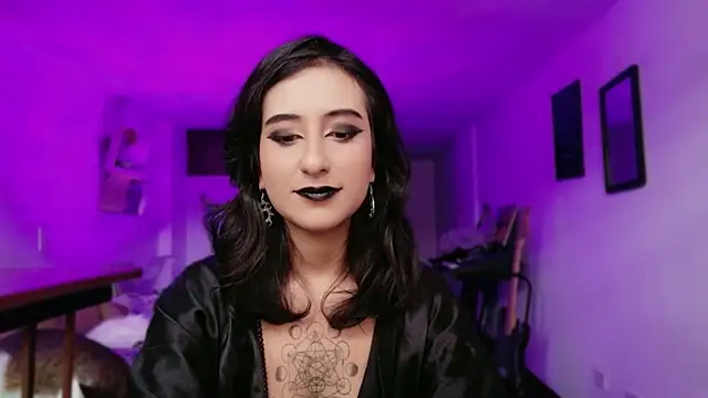 Snapshot of atenea_dragon__ chatting on 12.17.25 atenea dragon online show from 12.17.25