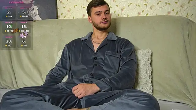 Snapshot of johnstoneisland chatting on 09.30.25 johnstoneisland online show from 09.30.25