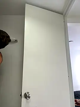 Snapshot of aronn_tay chatting on 10.29.25 aronn tay online show from 10.29.25