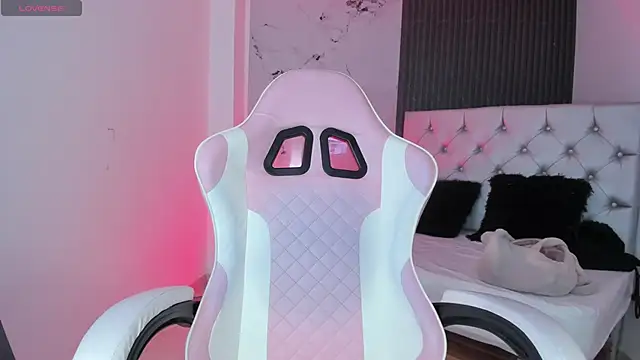 chloesagee online show from 10.29.25