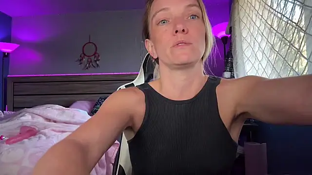 Snapshot of ajmiller25 chatting on 03.04.26 ajmiller25 online show from 03.04.26