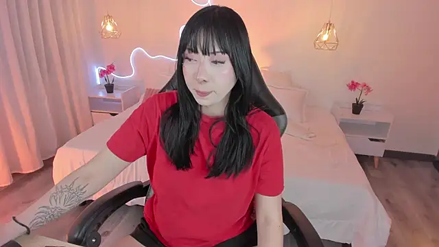 Snapshot of Noahcryptic chatting on 11.12.25 Noahcryptic online show from 11.12.25