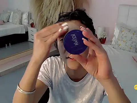 nathalialoes1 online show from 10.04.25