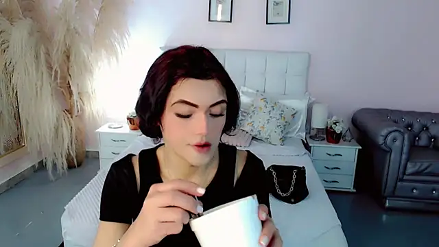 nathalialoes1 online show from 11.30.25