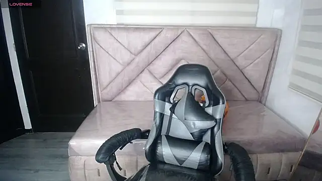 Luna Star v online show from 10.18.25