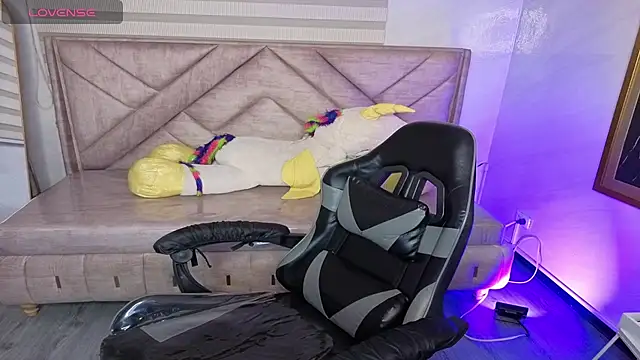 Luna Star v online show from 11.06.25