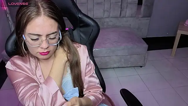 Luna Star v online show from 11.16.25