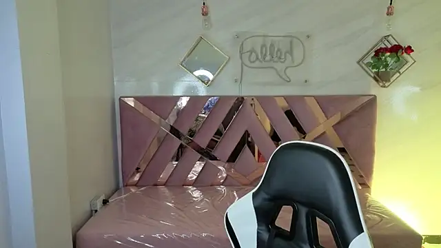 Luna Star v online show from 11.20.25