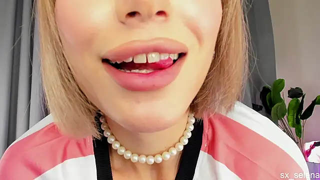 Snapshot of Ice_Strawberry chatting on 06.21.26 Ice Strawberry online show from 06.21.26