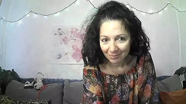 Snapshot of ValleriWind chatting on 05.14.26 ValleriWind online show from 05.14.26