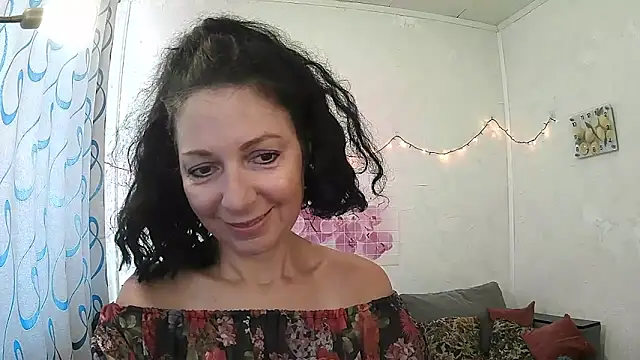 Snapshot of ValleriWind chatting on 05.26.26 ValleriWind online show from 05.26.26