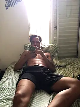 Snapshot of elvisnaomorreu chatting on 11.04.25 elvisnaomorreu online show from 11.04.25