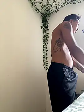 Snapshot of elvisnaomorreu chatting on 11.17.25 elvisnaomorreu online show from 11.17.25