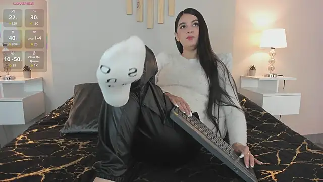 Snapshot of natachadiaz_ chatting on 10.28.25 natachadiaz online show from 10.28.25