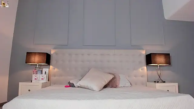 KellyRooss online show from 09.13.25