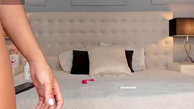 KellyRooss online show from 10.16.25