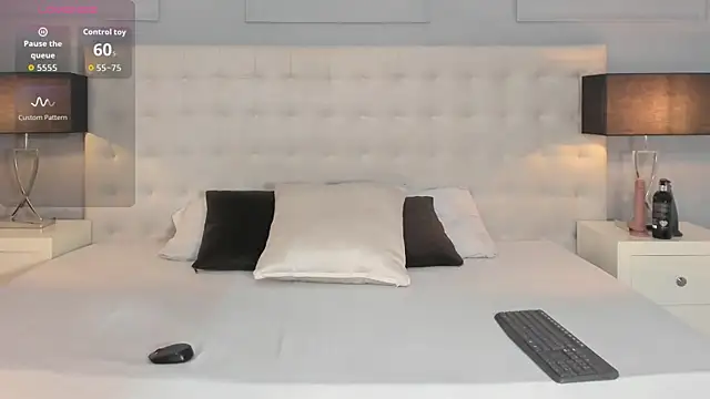 KellyRooss online show from 11.15.25