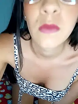 Snapshot of Thaamara_09 chatting on 09.11.25 Thaamara 09 online show from 09.11.25