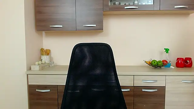 Julia Jae online show from 11.04.25