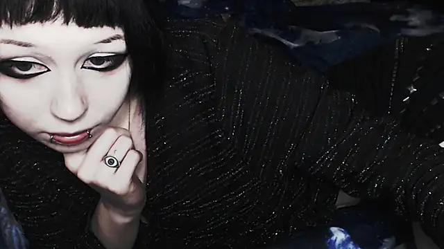 Snapshot of _LUCY_LAVE chatting on 11.04.25 LUCY LAVE online show from 11.04.25