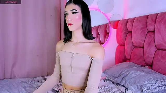 Snapshot of fhalon_foxxxys_ chatting on 11.18.25 fhalon foxxxys online show from 11.18.25