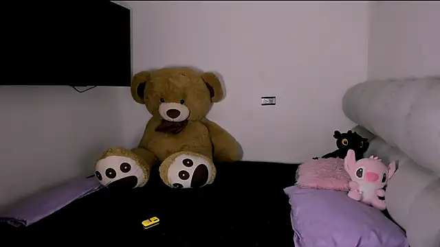 fhalon foxxxys  online show from 07.05.26