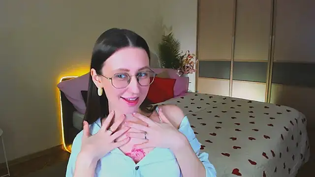 YourLovellyStory online show from 04.26.26