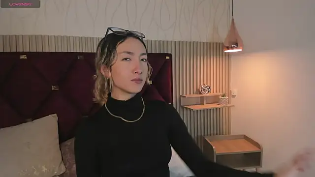 LauMiller online show from 09.15.25