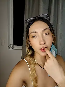 LauMiller online show from 11.19.25