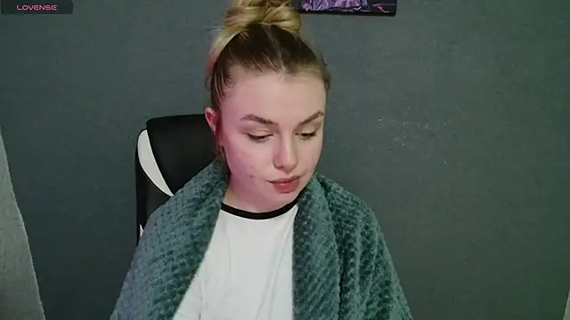 AngelicaHollywood online show from 11.04.25