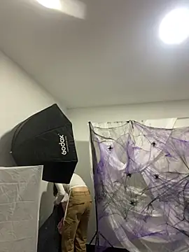 Emilia Bons online show from 10.08.25